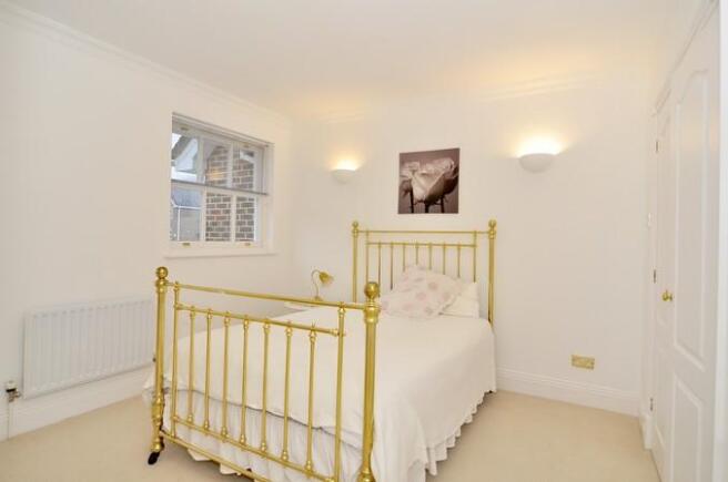 bed 2.jpg