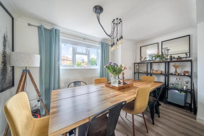 1356040-5-68d2810...