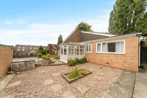 Moor Farm Gardens, Leeds, LS7 3QA