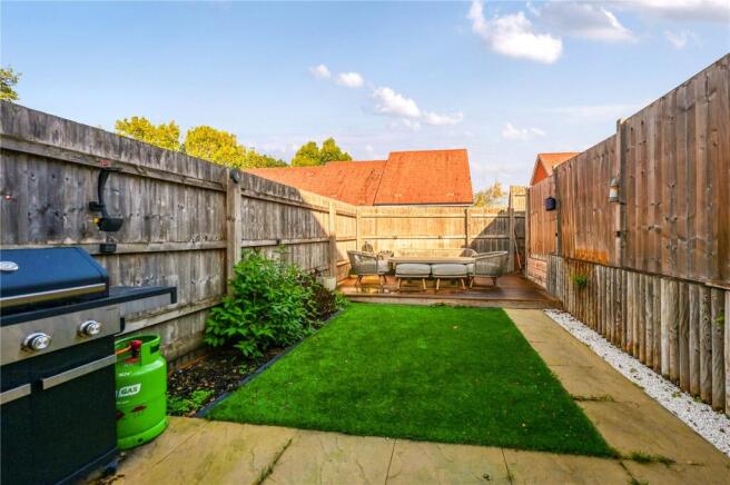 Filbert Grove, Hartley Wintney, Hook, Hampshire, RG27 photo 4