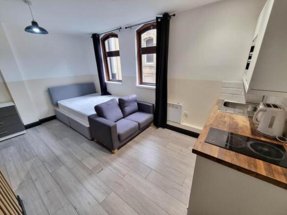 Studio to rent Image 6
