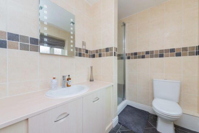 Ensuite to Bed 1