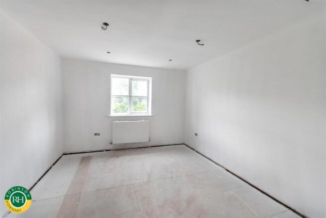 4 bed House for sale Image 6