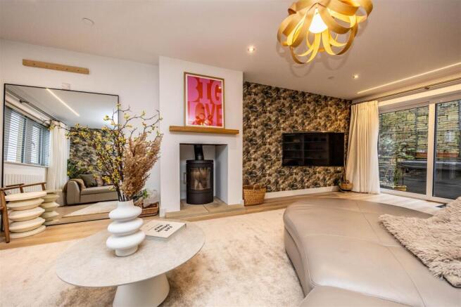 4 bed House for sale Image 9