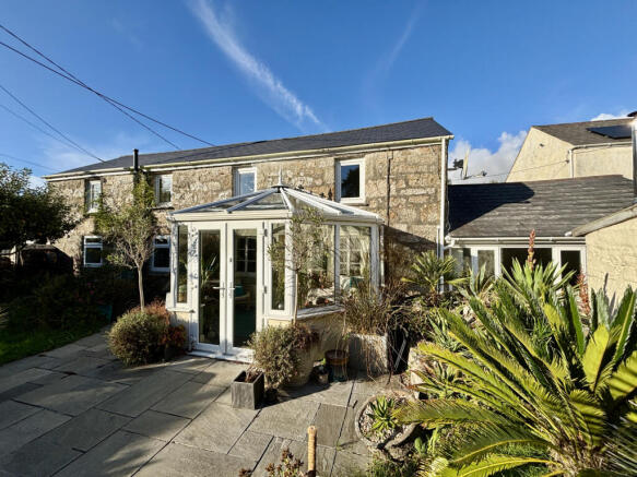 A 4 Bedroom Detached House for Sale With Cottage