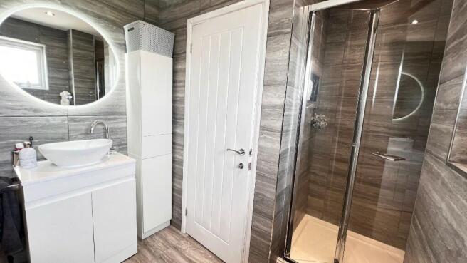 Bath/Shower Room