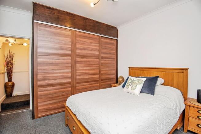 4 bed Terraced for sale Image 9