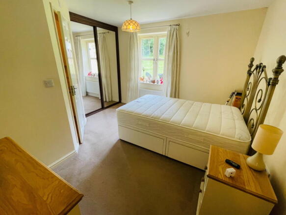2 bed Ground Flat for sale Image 8