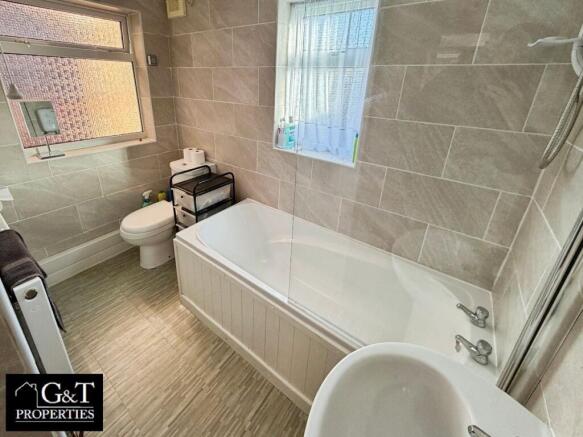 FAMILY BATHROOM