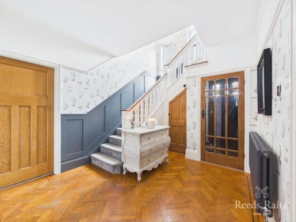 5 bed Detached for sale Image 7