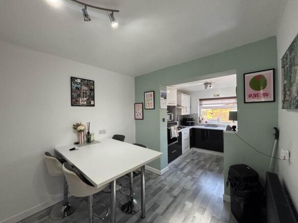 5 bed Semi-Detached for sale Image 7