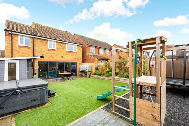 Dickens Spinney, Olney, Buckinghamshire, MK46 photo 4
