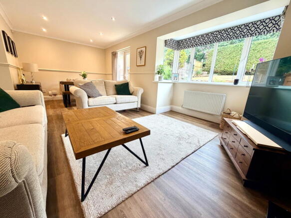 4 bed Detached for sale Image 5
