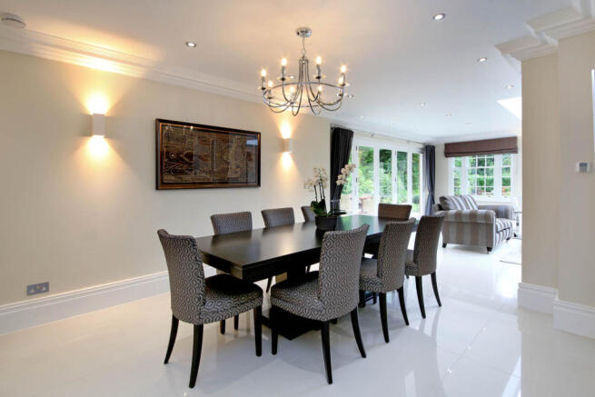 6 bedroom property t