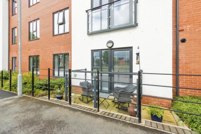 2 bed Flat for sale Image 4