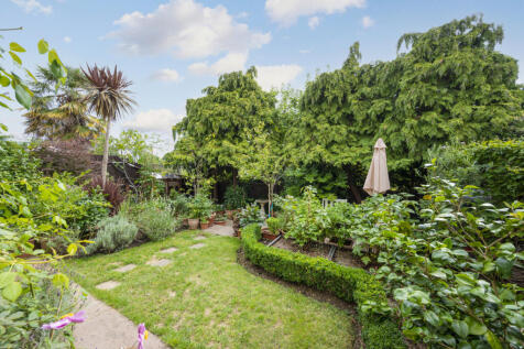 Minstrel Gardens, Surbiton, KT5