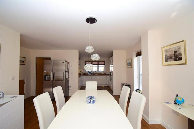 4 bed Detached for sale Image 4