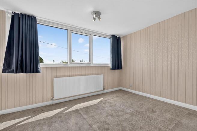 4 bed Semi-Detached for sale Image 12