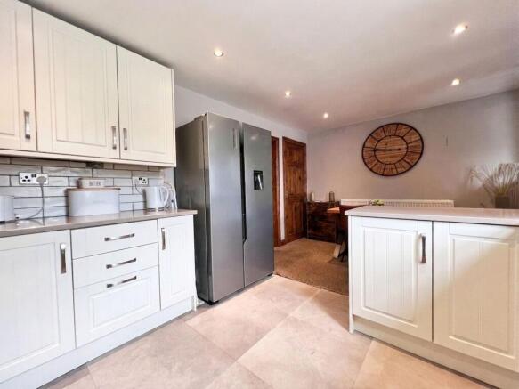 3 bed Terraced to rent Image 4