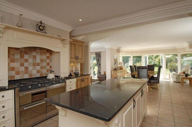 Kitchen/Dining Area