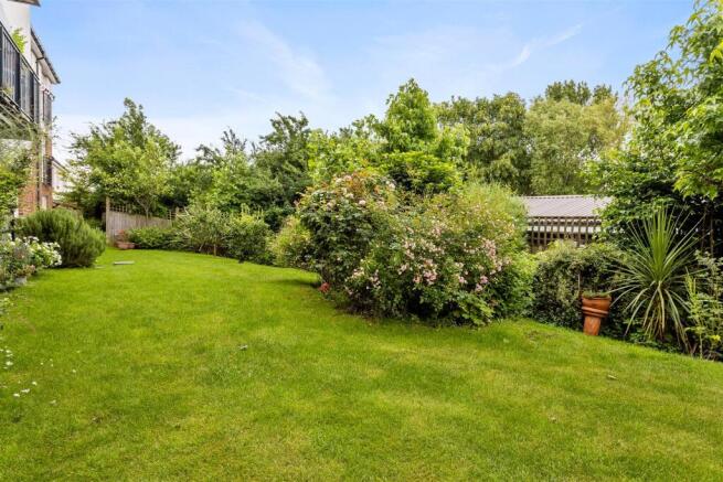 Tythe Court- communal gardens.jpg