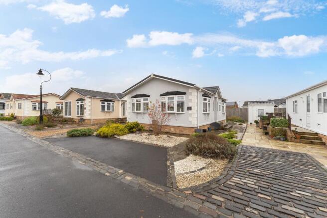 Cherry Wood Crescent, Stepps, G33 photo 3