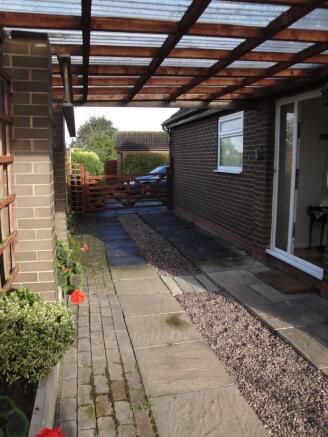 carport to the side