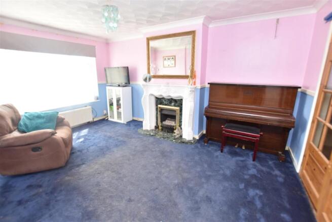 Dinning Room / 5th Bedroom