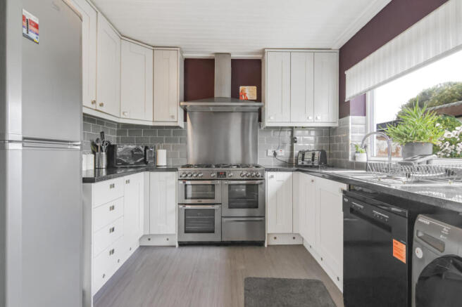 4 bed Semi-Detached for sale Image 8