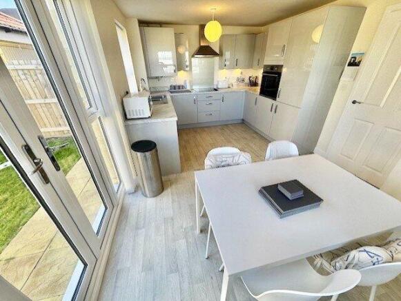 4 bed Detached for sale Image 6