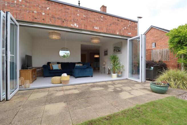 4 bed Detached for sale Image 9