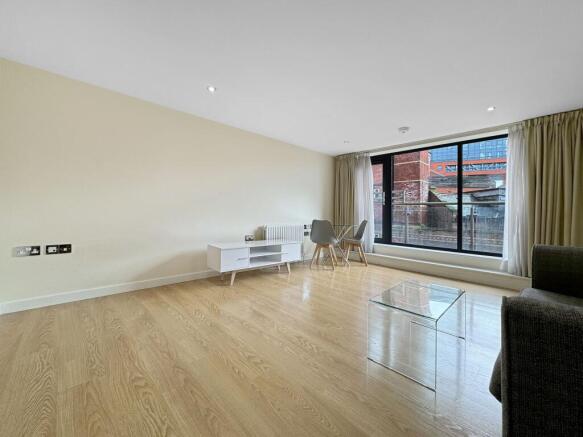1 bed Apartment to rent Image 4