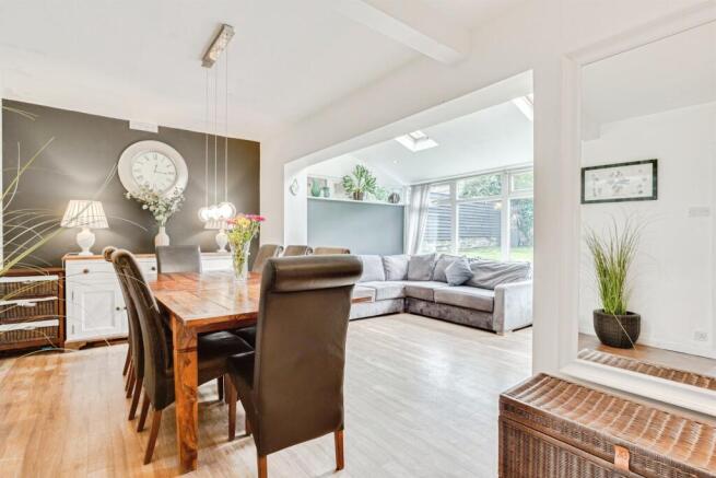 5 bed Detached for sale Image 6