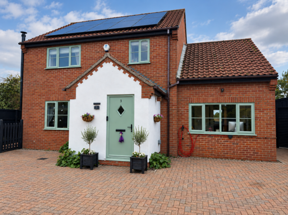 4-bed detached on Fuller's Close, Toft Monks, Beccles, NR34 0DN, £500,000