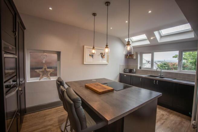 4 bed Semi-Detached for sale Image 5