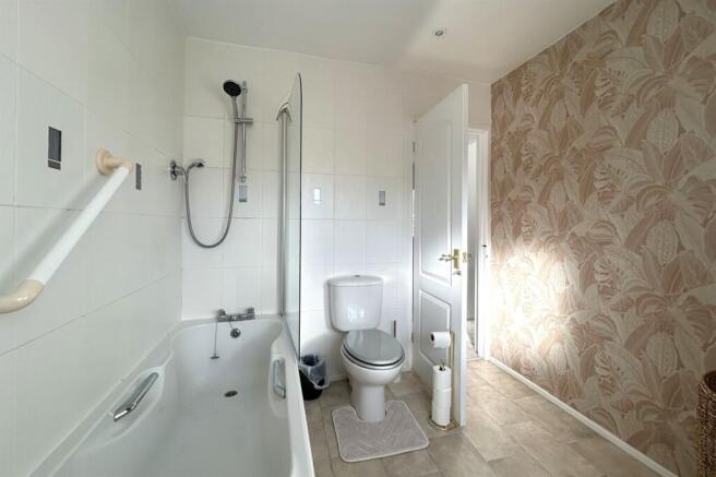 Sandown Crescent, Cuddington, CW8 photo 4