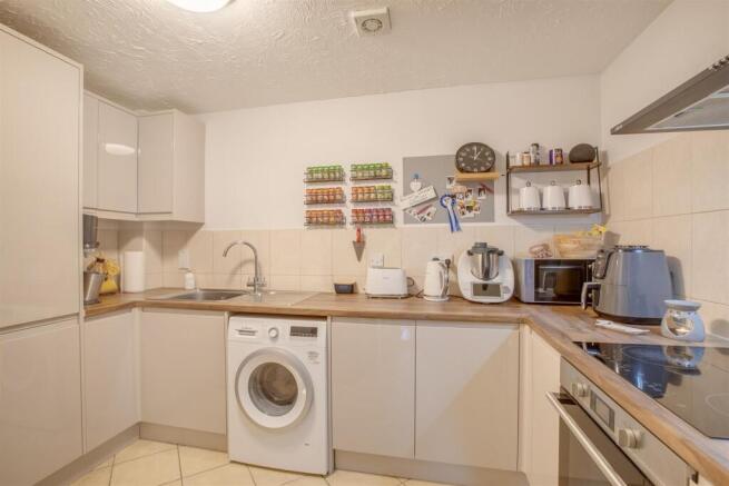 39 Gandon Vale, HP13 5LG-4.jpg