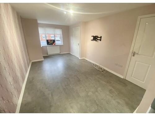 Living room (View 2)