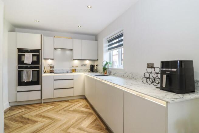 OPEN PLAN LIVING KITCHEN FAMILY ROOM