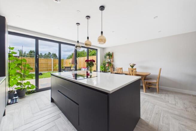 4 bed Detached for sale Image 11