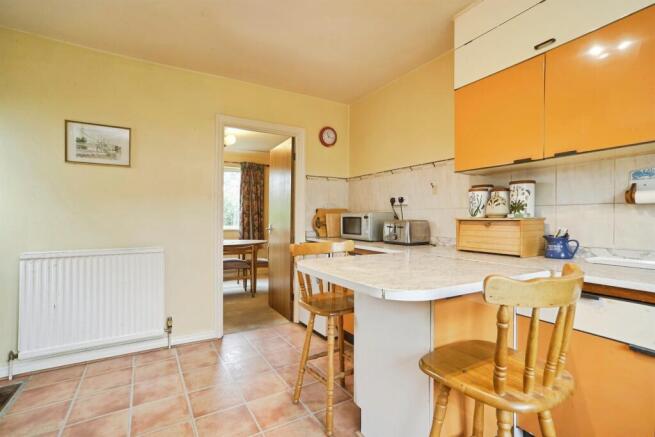 4 bed Detached for sale Image 6
