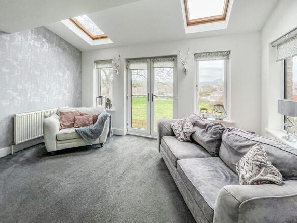 5 bed Detached for sale Image 10