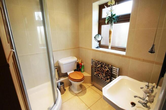 EN-SUITE TO MASTER