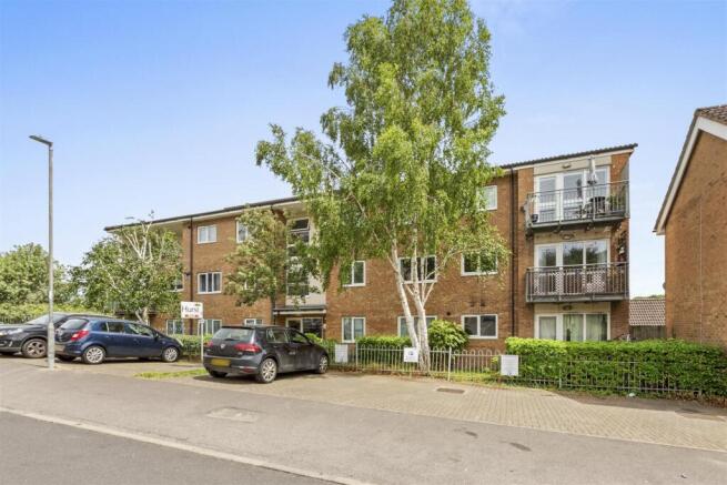 2-bed flat on St Hughs Avenue, High Wycombe (newly Extended Lease), £230,000