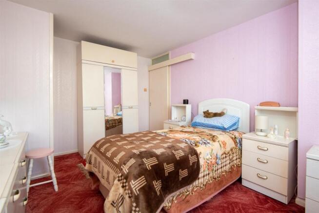 Bed 1.jpg
