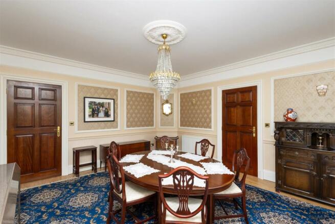 4 bed House for sale Image 9