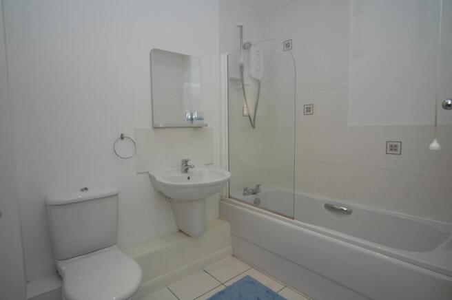 2 bed Apartment to rent Image 6