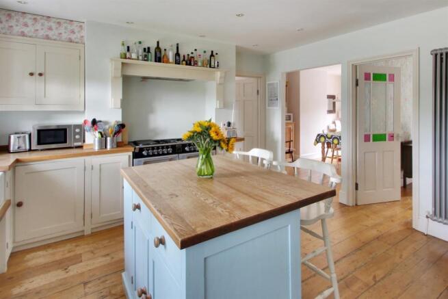 Kitchen 1 cropped.jpg