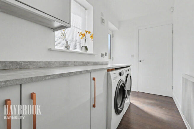 4 bed Detached for sale Image 11
