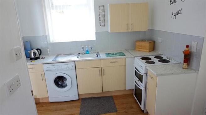 FITTED KITCHEN